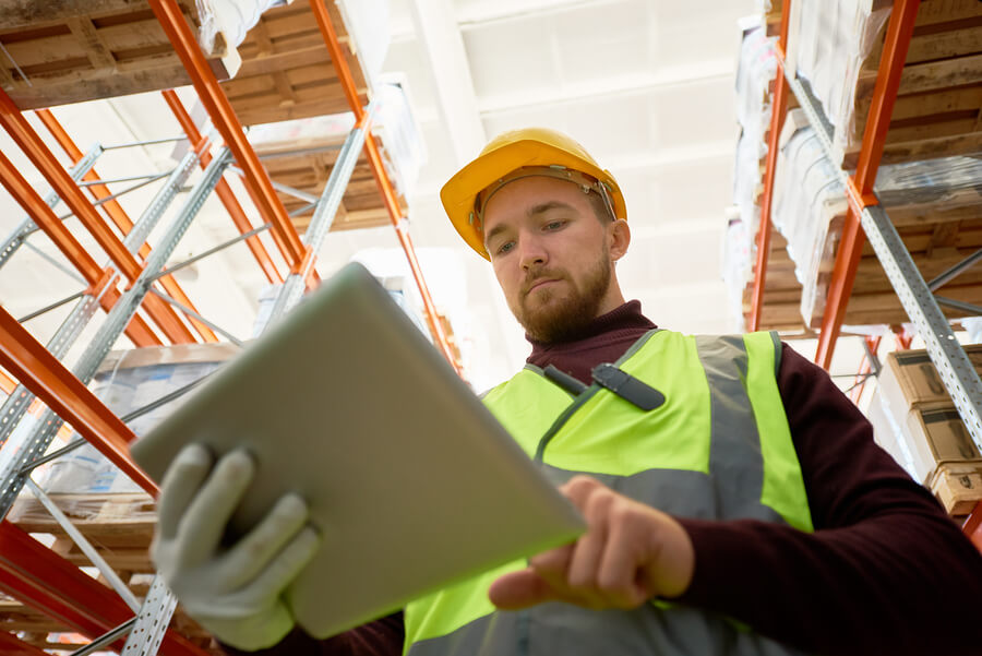 Gestão de estoque sobre o inventário das empresas deve contar com profissionais bem preparados para realizar o inventário de estoque e usar sistema ERP